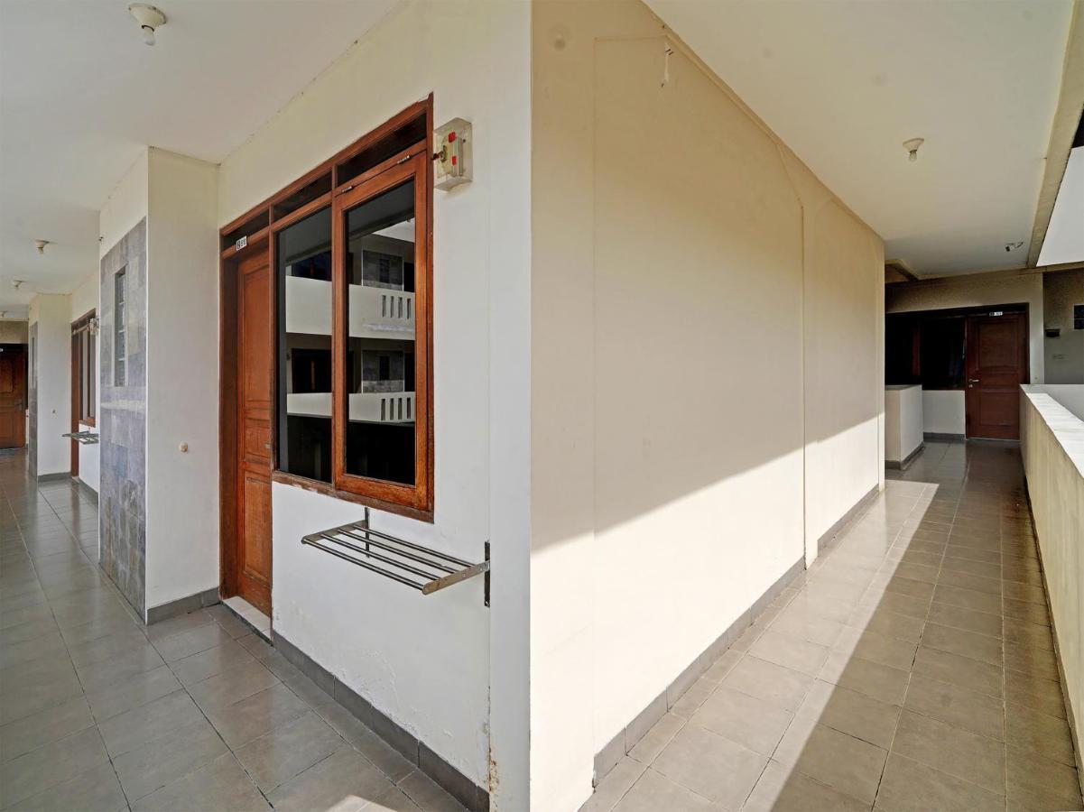 Hotel Oyo 1699 Verona 2*